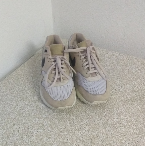 Nike Air Beige Sneakers. - Picture 1 of 6